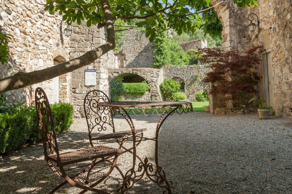 table-et-jardin-suspendu